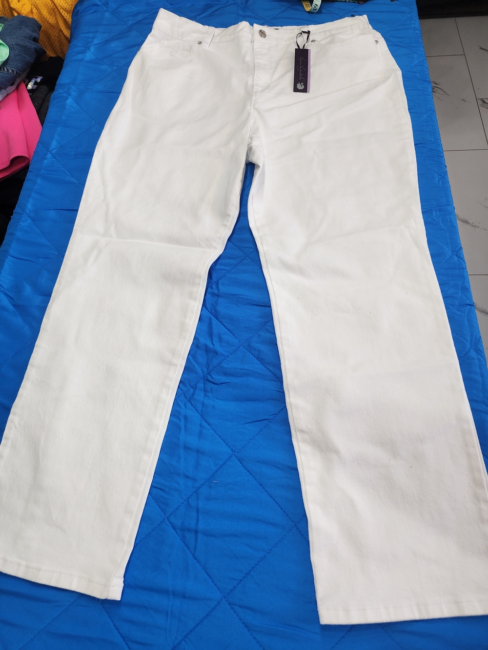 Gloria Vanderbilt White Women's Straight-Leg Jeans